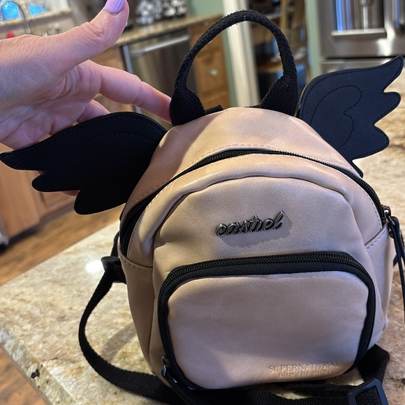 Castiel Backpack - Picture 7 of 7